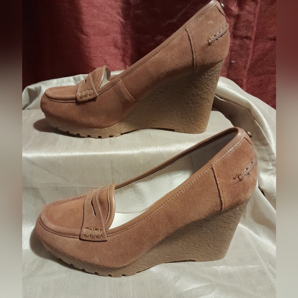 Michael kors Rory Loafers brown suade. Size 7 1/2. m . Like new.